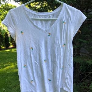 White V-neck with pineapples short sleeve